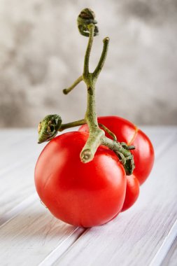 Çirkin meyve ya da sebze. Ciddi derecede bozuk mutant domatesi. Yiyecek dükkanları çoğunlukla en kaliteli meyve ve sebzeleri tercih ederler. Çirkin meyveler çok rağbet görmüyor..