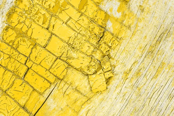 Ahşap Arka Planda Sarı Boyalı Çatlaklar Eski Kabuk Soyma Duvar — Stok fotoğraf