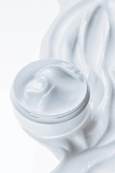Hygienic cream for the face and the texture of the cream foam