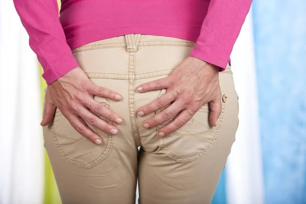 Woman with haemorrhoids — Stock Photo, Image