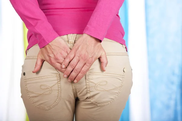 Woman with haemorrhoids — Stock Photo, Image