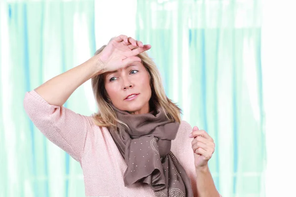 Rijpe vrouw met de hittegolf — Stockfoto