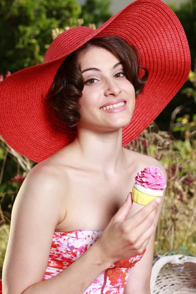 Attractive woman with strawhat and sweets — Stock Photo, Image