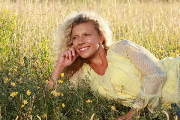 Happy mature Woman in nature — Stock Photo, Image