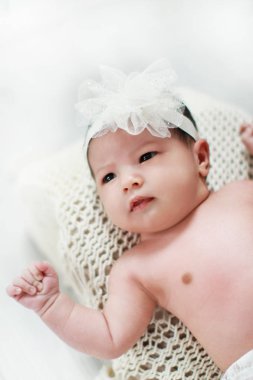 şirin yeni doğan bebek battaniye var yalan