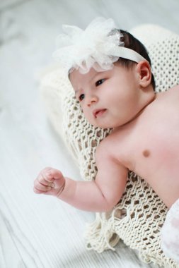 şirin yeni doğan bebek battaniye var yalan