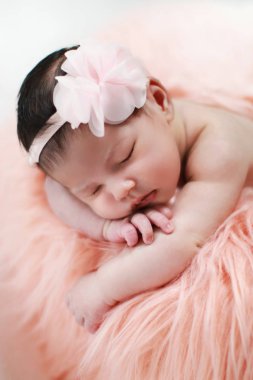 Şirin yeni doğan bebek uyku