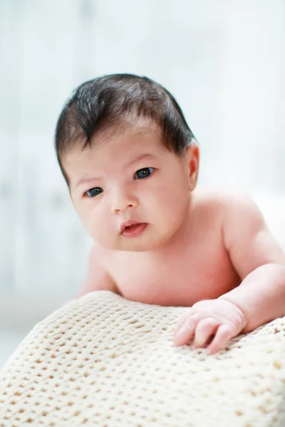 Schattige pasgeboren baby — Stockfoto