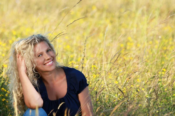 Happy mature woman relaxing in the meadow — Stock Photo, Image