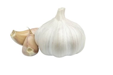 Beyaz arka planda baharatlı sarımsak izolasyonu