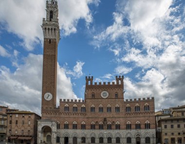 City Hall çan kulesi, Siena portre görünümünde
