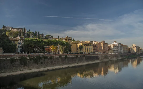 Riverside w Florencja — Zdjęcie stockowe
