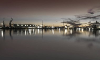 günbatımı su yansımaları ile bağlantı noktasındaki