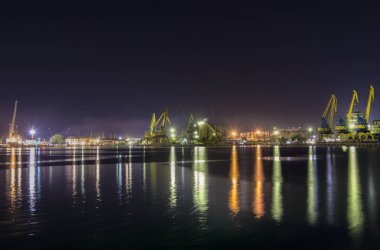 günbatımı su yansımaları ile bağlantı noktasındaki