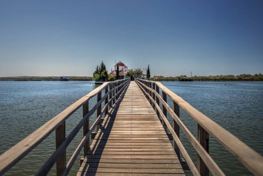 Köprü'den, eski kilise