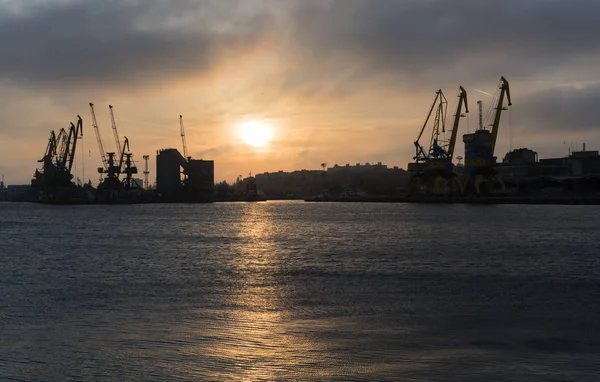 Puerto marítimo al atardecer — Foto de Stock