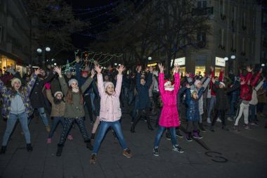 Mutlu çocuklar ellerini, celabrating