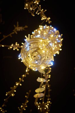 Sokakta Noel süslemeleri