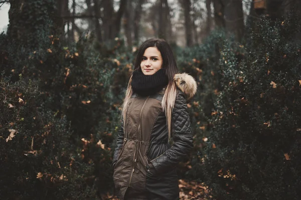 Portrait d'hiver de jeune femme — Photo