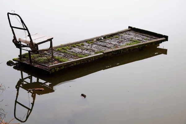 Ancienne jetée sur le lac — Photo