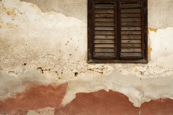 古い窓と壁の錆び — ストック写真