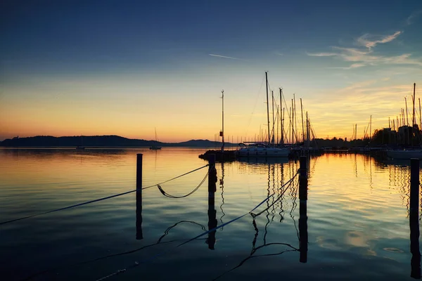 Boote am Dock Sonnenuntergang — Stockfoto