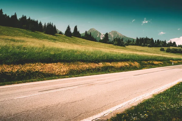 Dağ asfalt yol — Stok fotoğraf