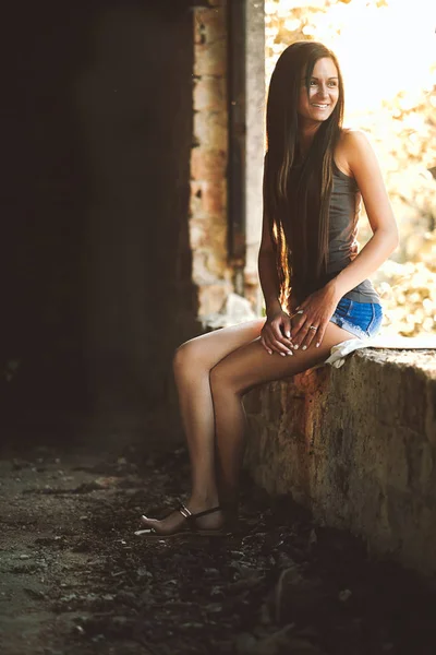 Retrato urbano de mulher bonita — Fotografia de Stock