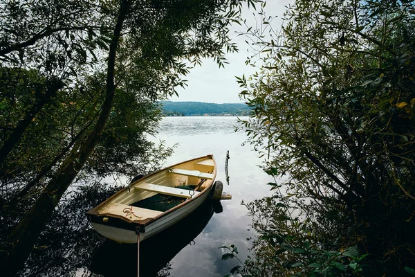 湖上的船 — 图库照片