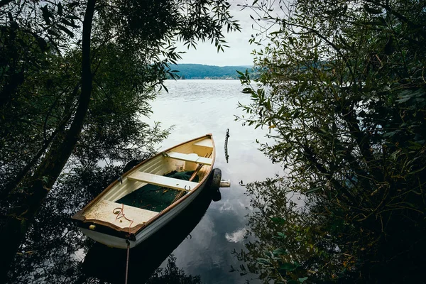 Barco no lago — Fotografia de Stock