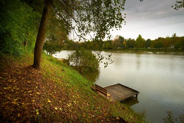 Jesień jezioro krajobraz — Zdjęcie stockowe