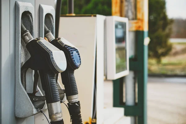 Bomba de gasolina no posto de gasolina — Fotografia de Stock