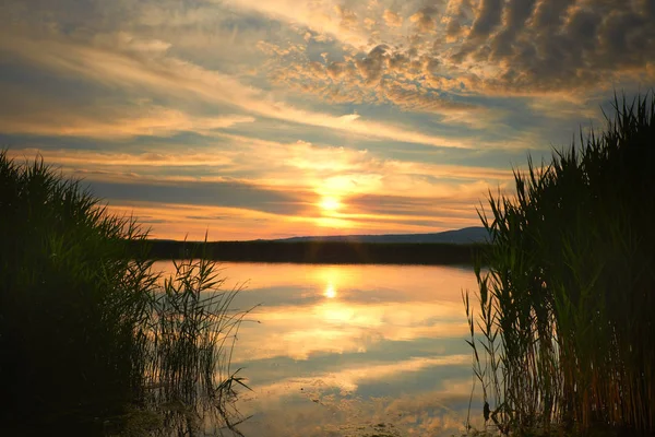 Meer zonsondergang landschap — Stockfoto