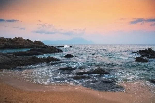 美丽的海岸和岩石在希腊 — 图库照片