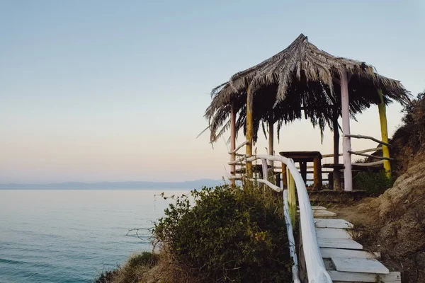 Palm hut na praia na Grécia — Fotografia de Stock