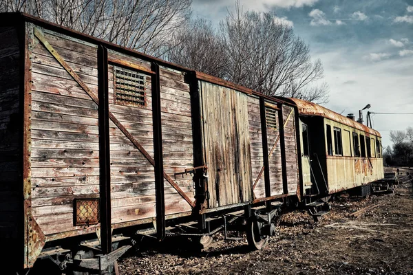 Terk edilmiş eski tren — Stok fotoğraf