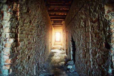 Terk edilmiş Binası Kat