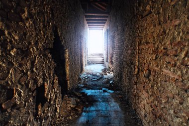 Terk edilmiş Binası Kat