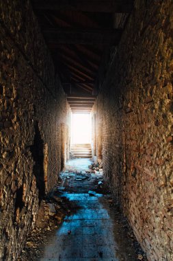 Terk edilmiş Binası Kat