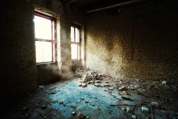 Abandonada antiga sala de construção — Fotografia de Stock