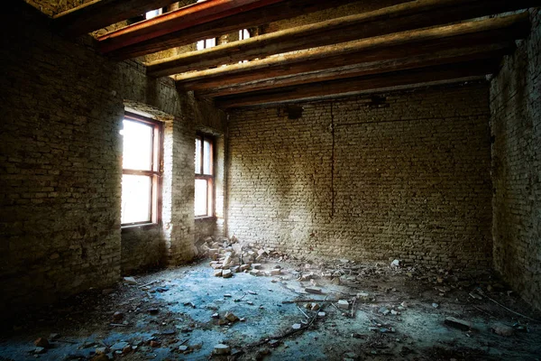 Заброшенная старая строительная комната — стоковое фото