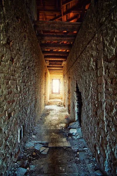 Terk edilmiş Binası Kat