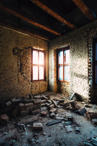 Sala de edificio abandonada — Foto de Stock