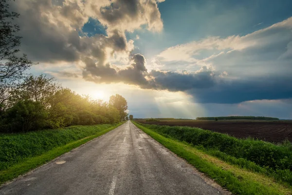 Strada di campagna tempo stromy — Foto Stock