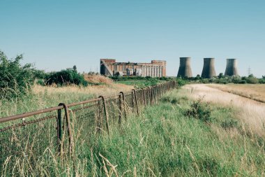 Eski terk edilmiş elektrik santrali