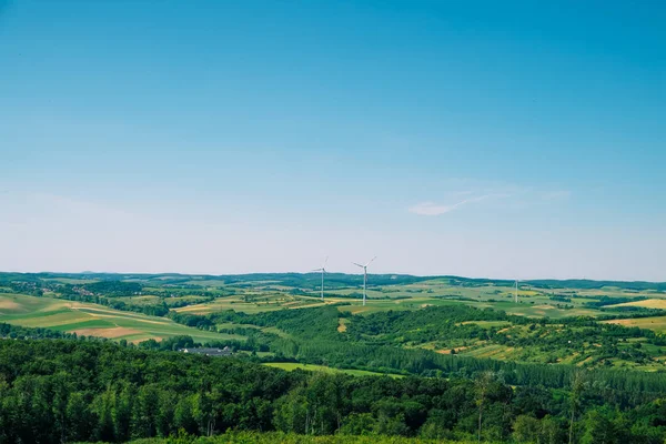 Windturbines op het veld — Stockfoto
