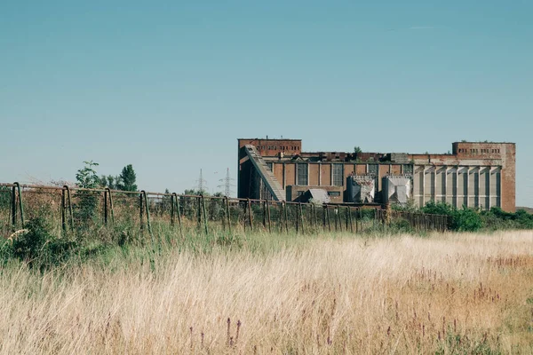 Abandoned factory building — Stock Photo, Image