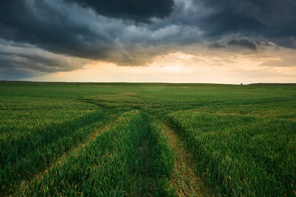 Nubes Tormenta Cielo Oscuro Dramático Sobre Paisaje Del Campo Rural —  Fotos de Stock