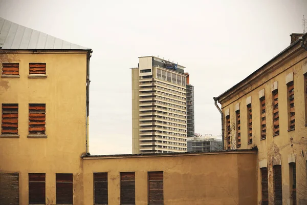 Vinius center street with tall scyscraper hotel building with abandoned buildings — 图库照片
