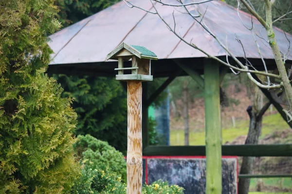 Birds' feeder outdoors on a wooden pillar — 스톡 사진